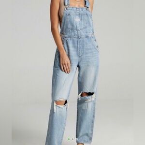 Light wash Levi’s Overalls